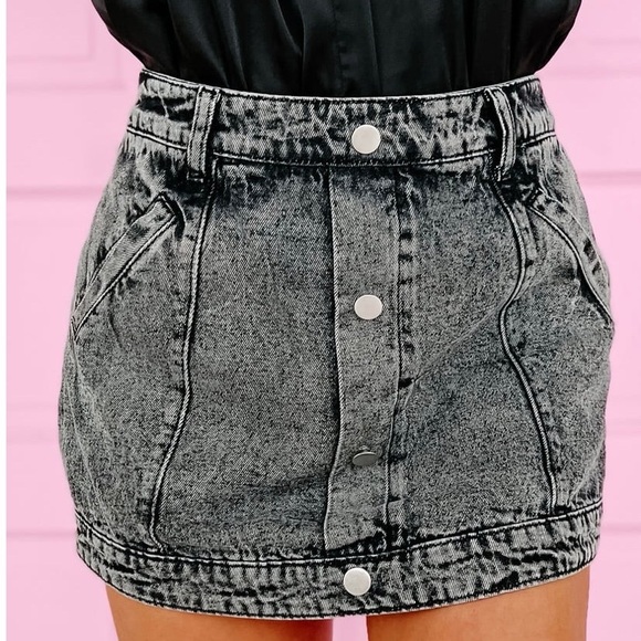 NWOT- Blue Blush- Black Acid wash Denim Skort - Picture 1 of 7